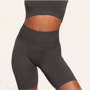 Skims recycled nylon bike short ash size small NWT